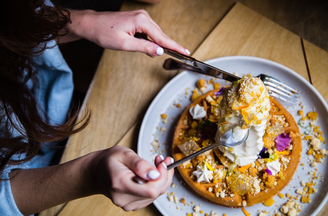 Lemon and white chocolate sundae