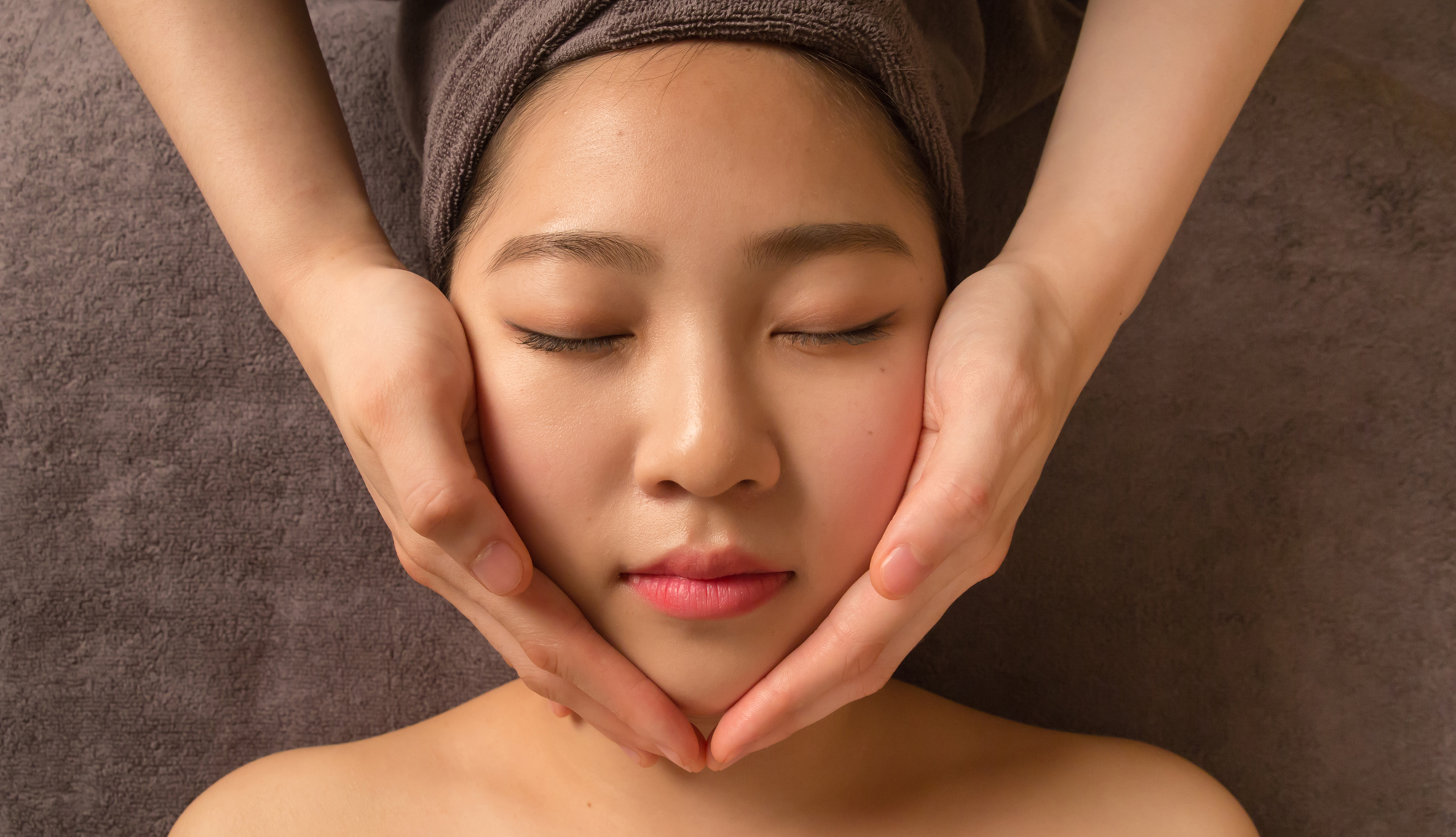 Yakson's 'Small Face' treatment