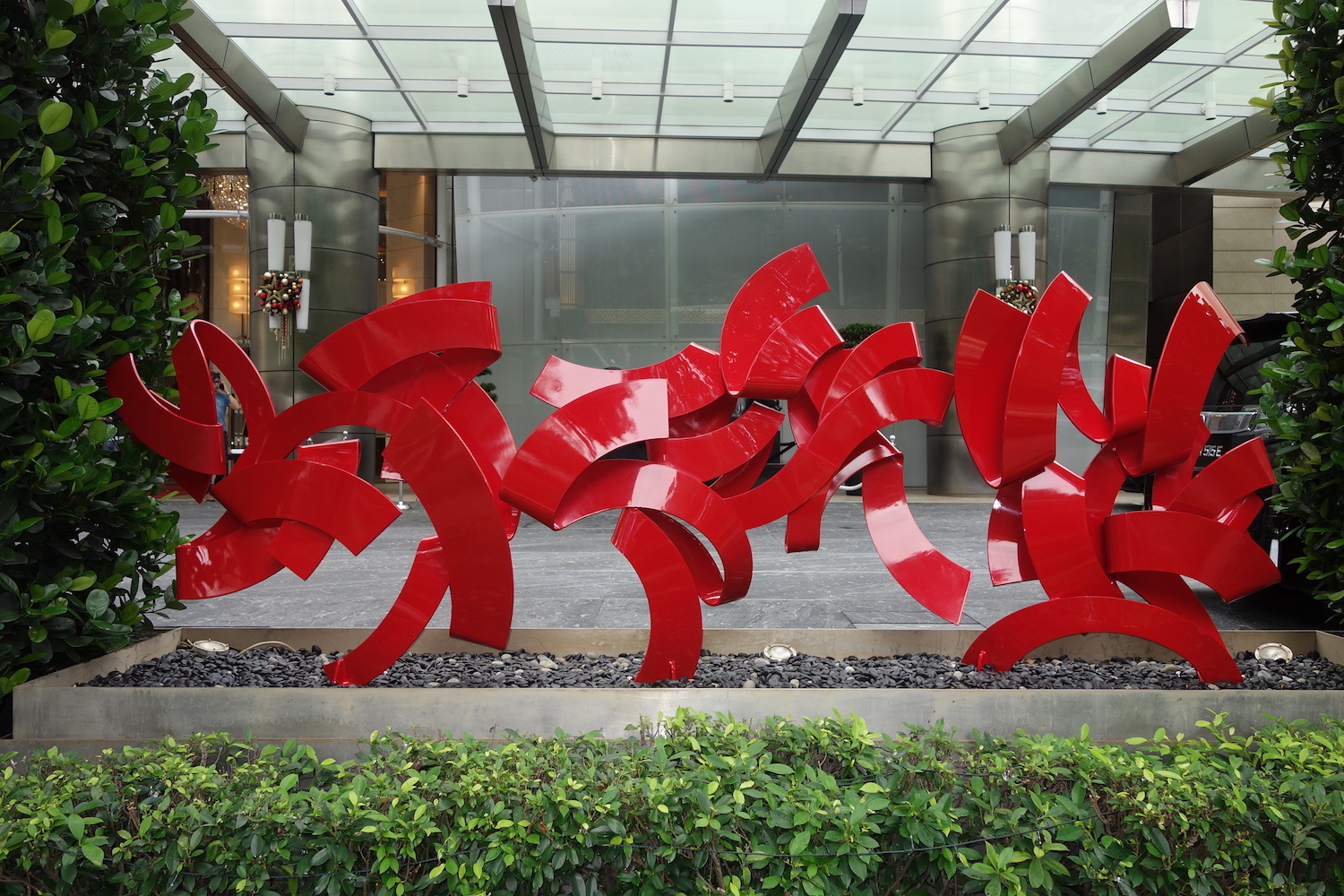 Anthony Poon, Sense Surround, 2006, Painted Aluminum, dimensions variable.