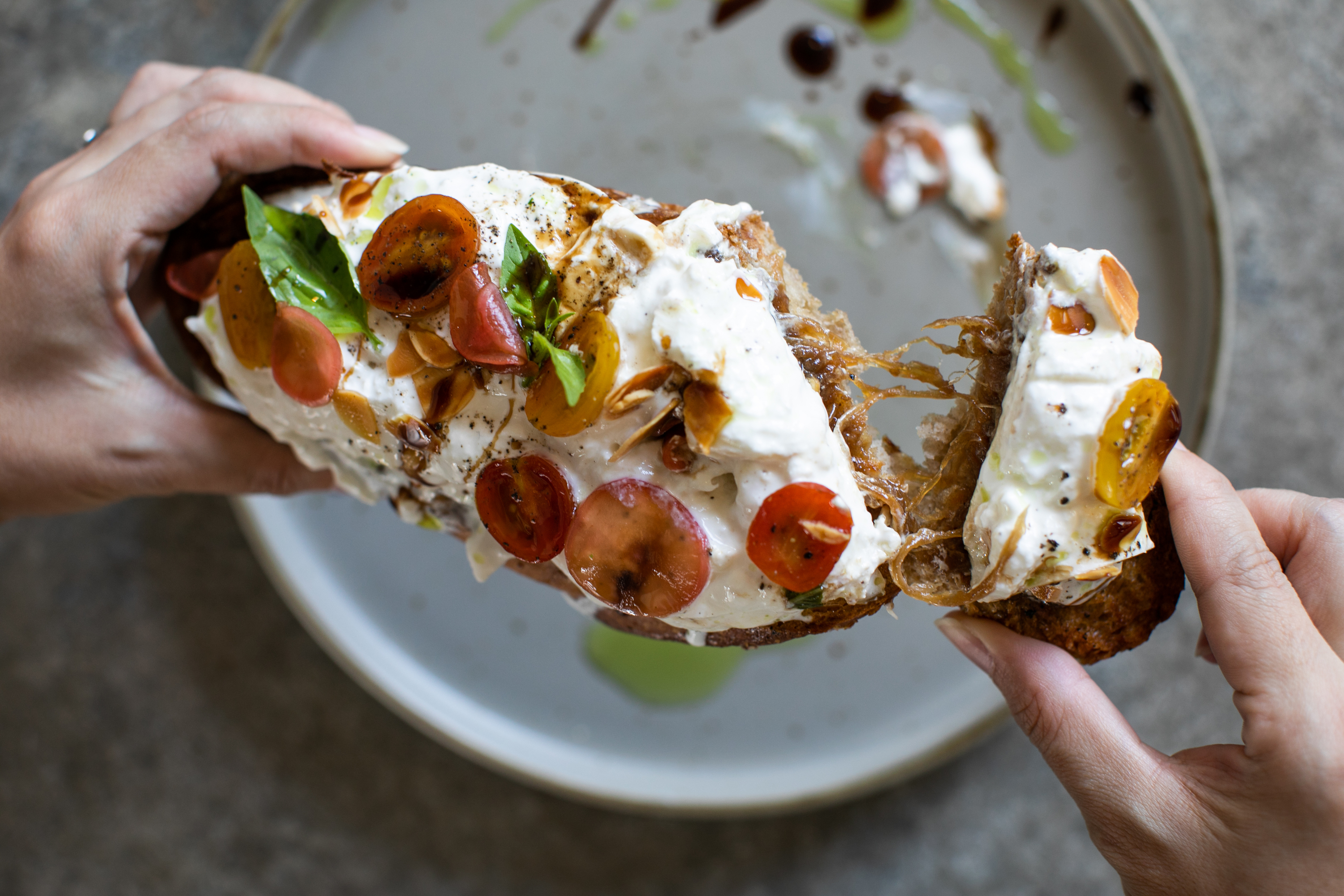 Burrata and tomatoes tartine