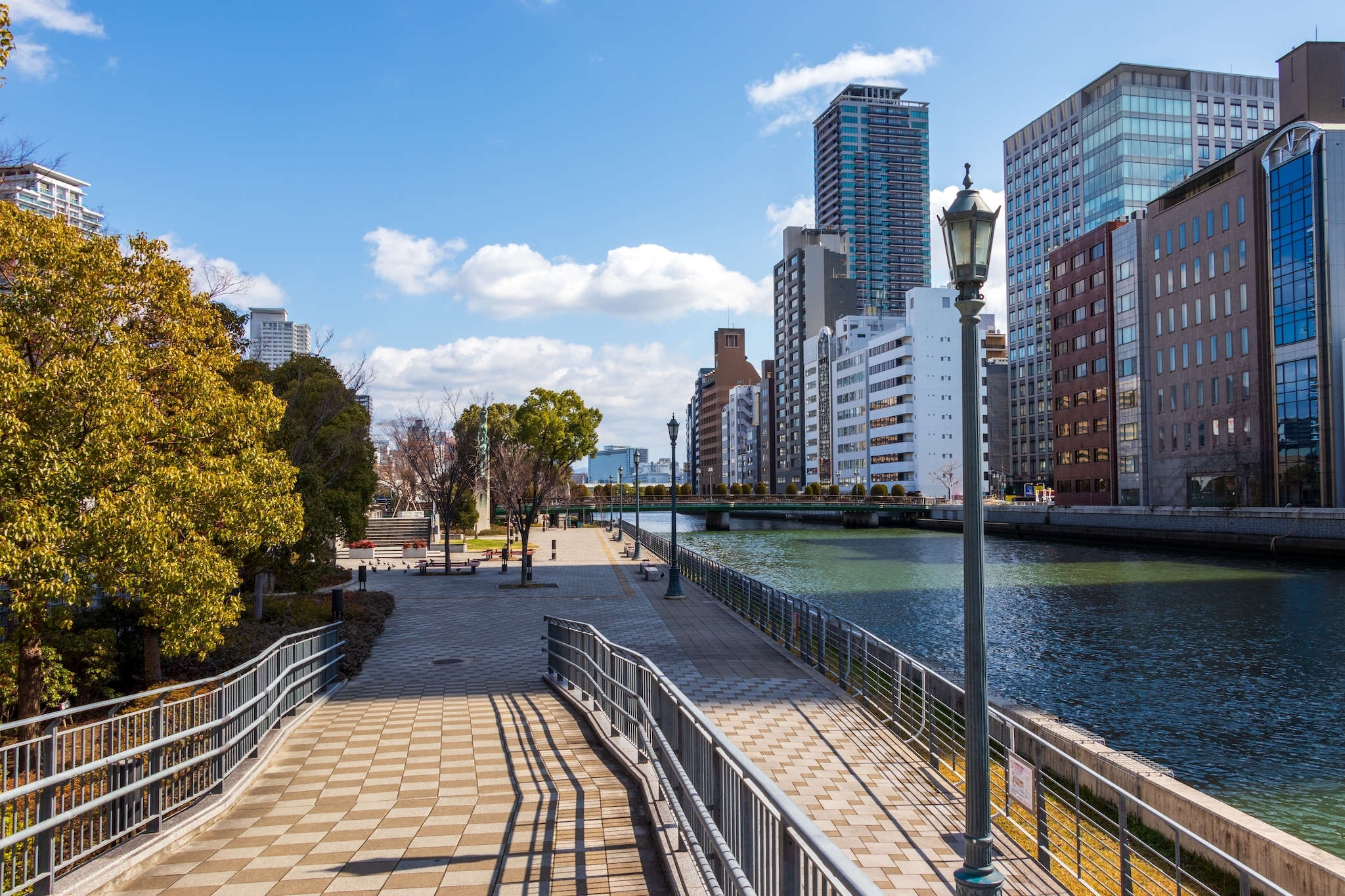 Nakanoshima Park Promenade along the Tosabori River