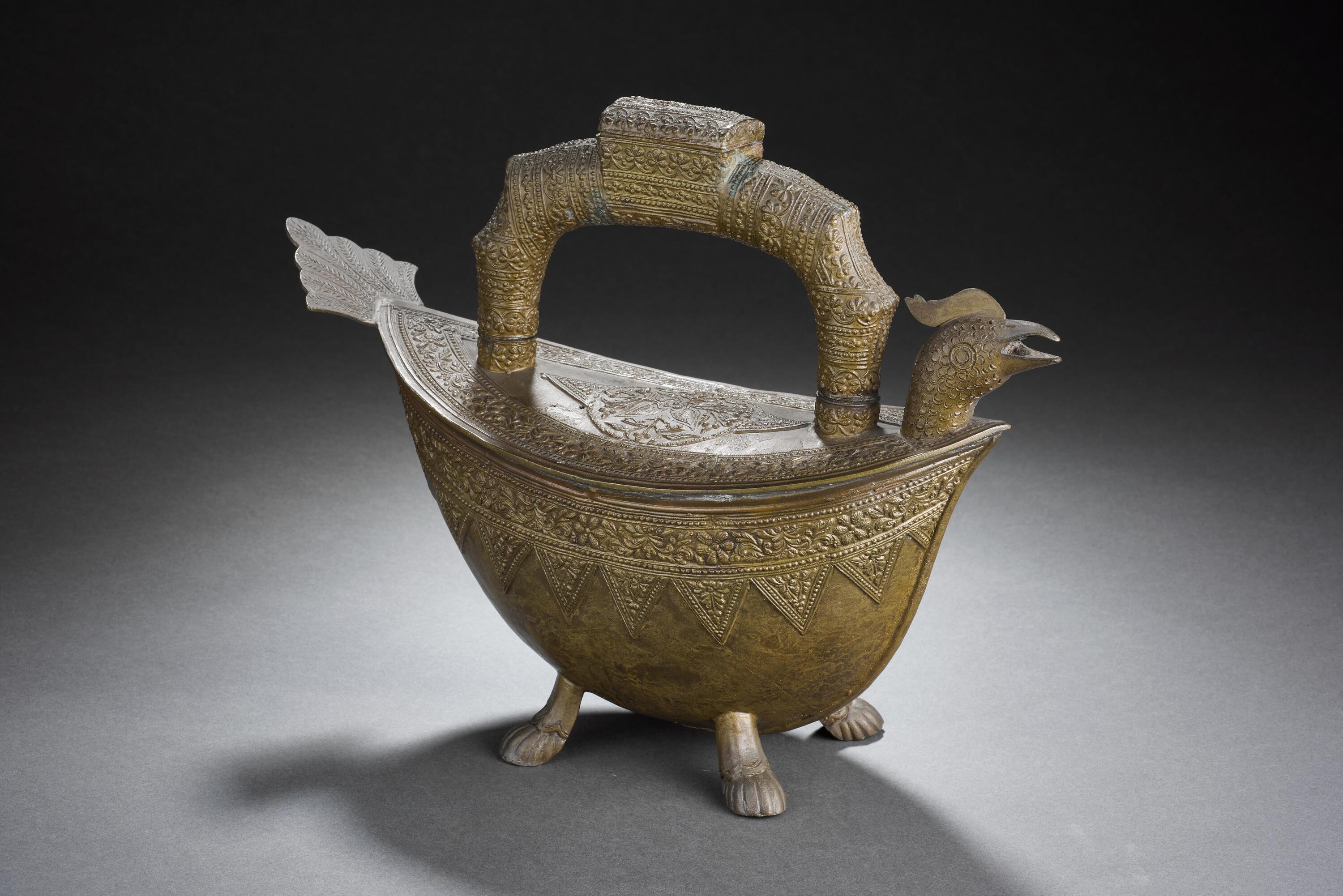 Ewer. Indonesia, Sumatra, early 20th century Brass Asian Civilisations Museum, xxxx-02898