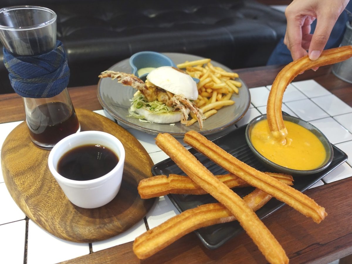 The Replacement – Lodge & Kitchen