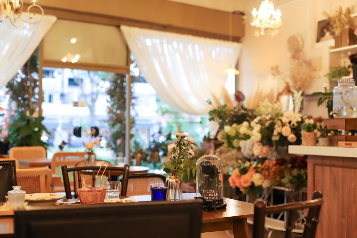 Café de Nicole's Flower