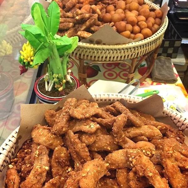 Fried banana fritters