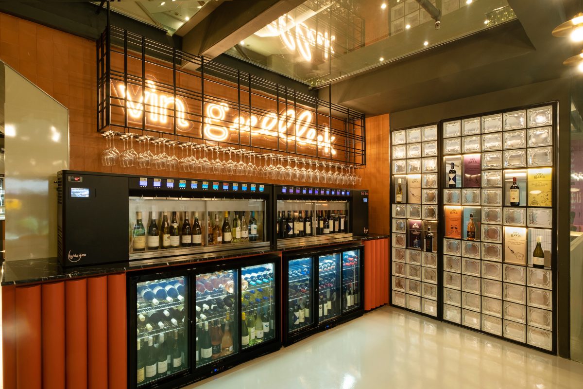 Vin Geek automated 24-bottle wine dispenser