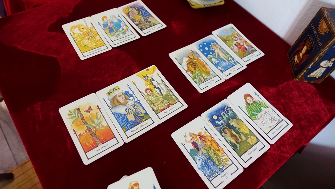 TARA Light within, tarot cards