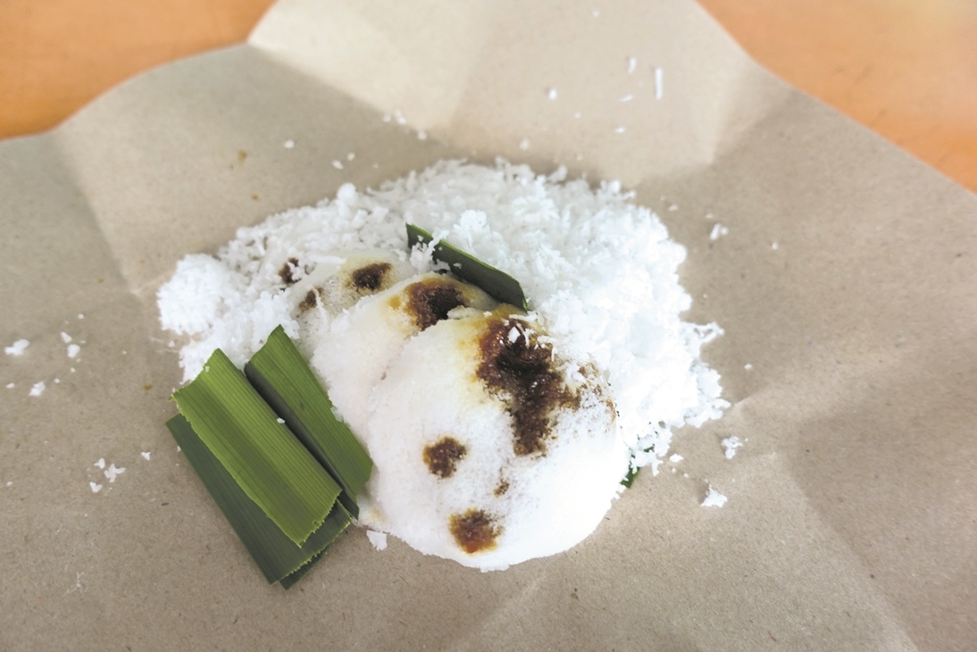Putu Piring, Haig Road Hawker Centre