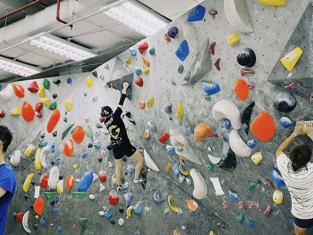 Z Vertigo Boulder Gym